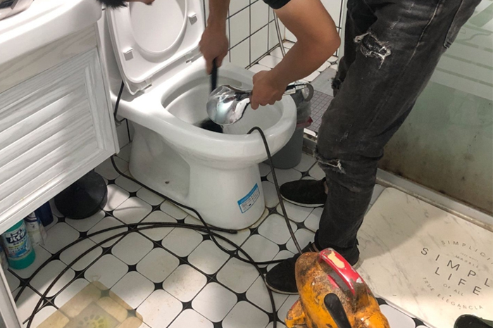 西昌马桶堵塞自己疏通还是找师傅？专业上门服务让你省时更省心